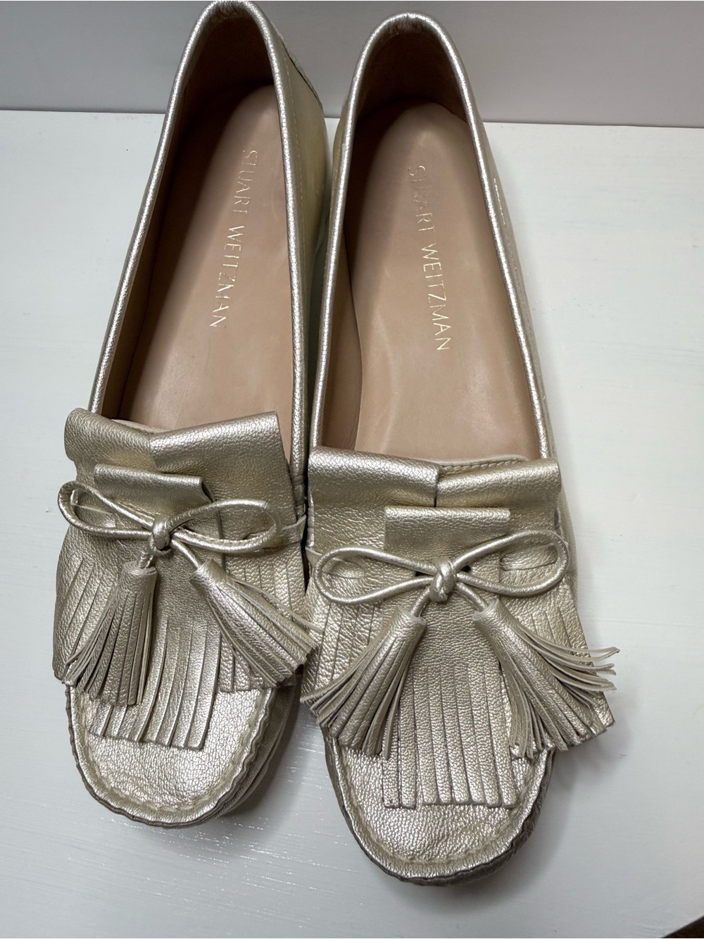 Stuart Weitzman Champagne Gold Metallic Tassel Loafers Moccasins Size 8.5 - Picture 2 of 8